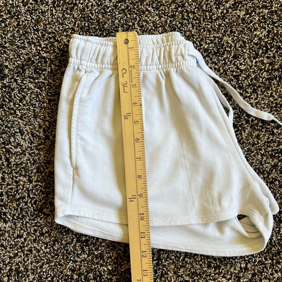 Puma White Athletic Shorts with Elastic Waistband - Picture 6 of 6